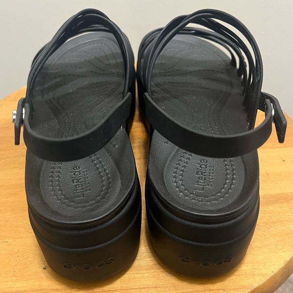 Crocs Brooklyn Strappy Low Wedge sandal women’s size 8 - Picture 7 of 8